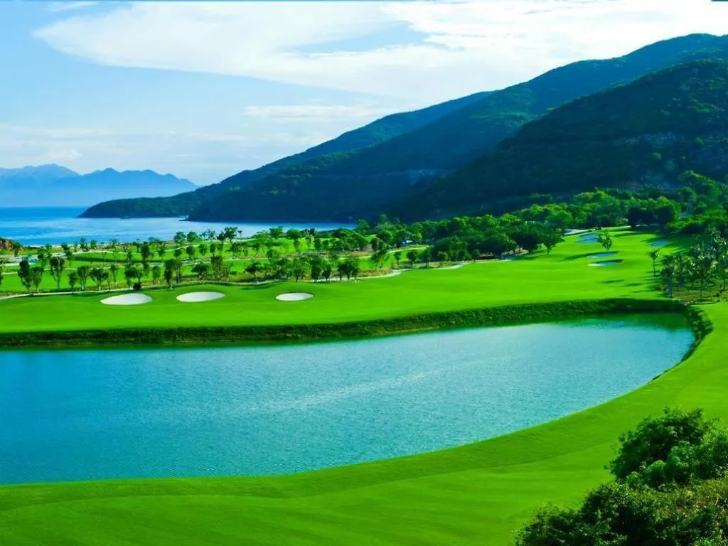 Vinpearl Discovery Rockside Нячанг Вьетнам