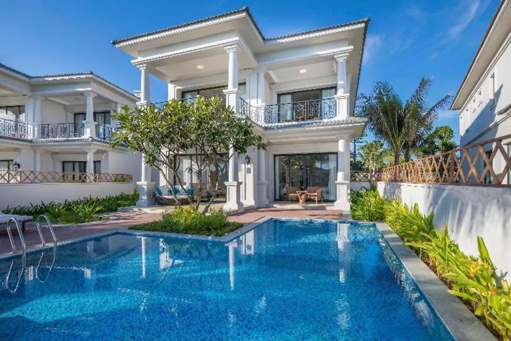 Vinpearl Discovery Rockside Nha Trang Resort