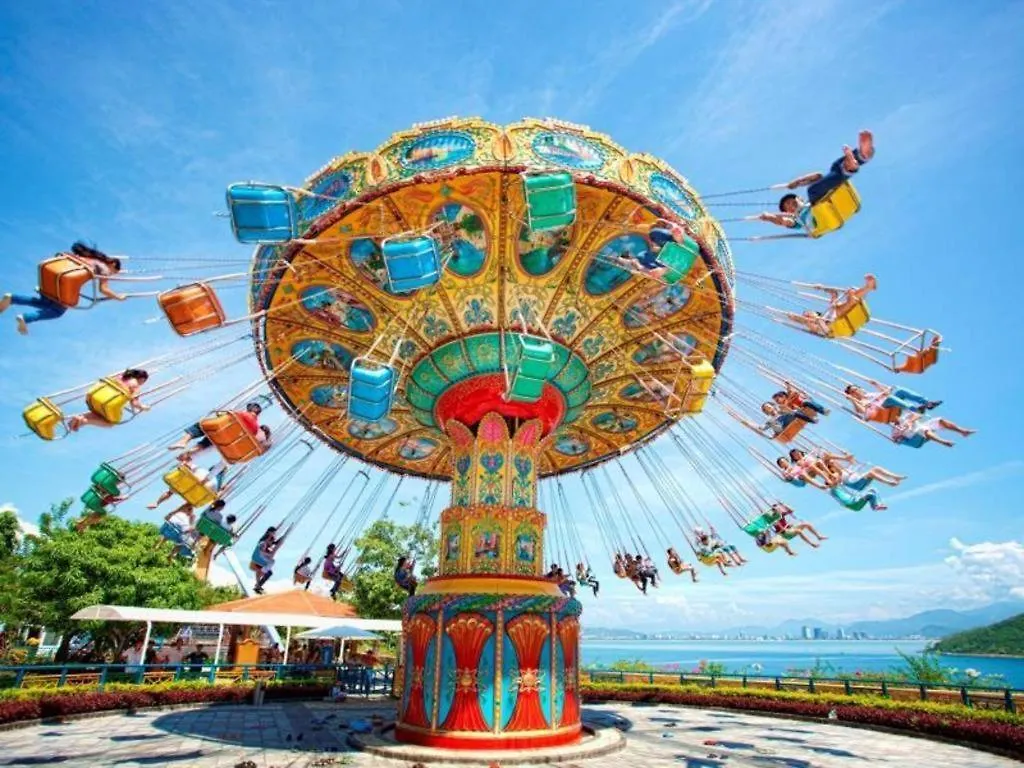 Vinpearl Discovery Rockside Nha Trang 5*,