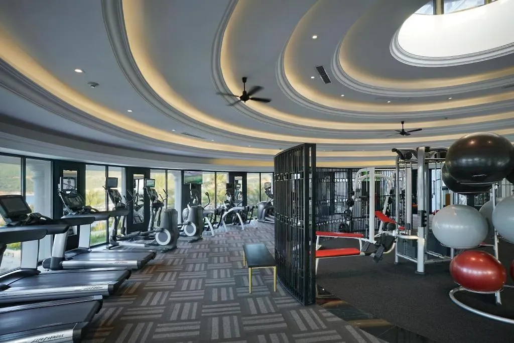 Vinpearl Discovery Rockside Nha Trang 5*,
