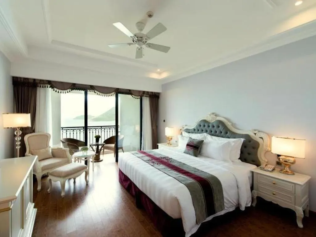 Vinpearl Discovery Rockside Nha Trang 5*,