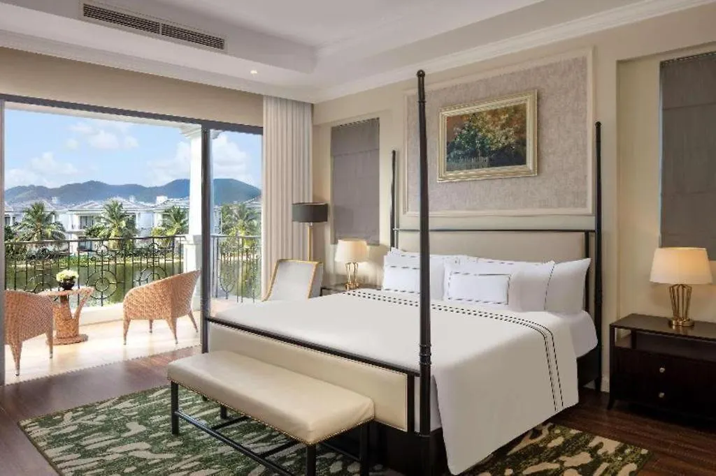 Vinpearl Discovery Rockside Nha Trang Semesteranläggning (resort)