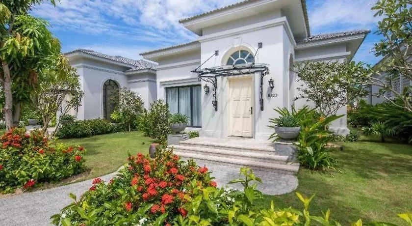 Vinpearl Discovery Rockside Nha Trang 5*,