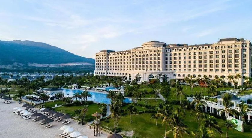 Vinpearl Discovery Rockside Nha Trang 5*,