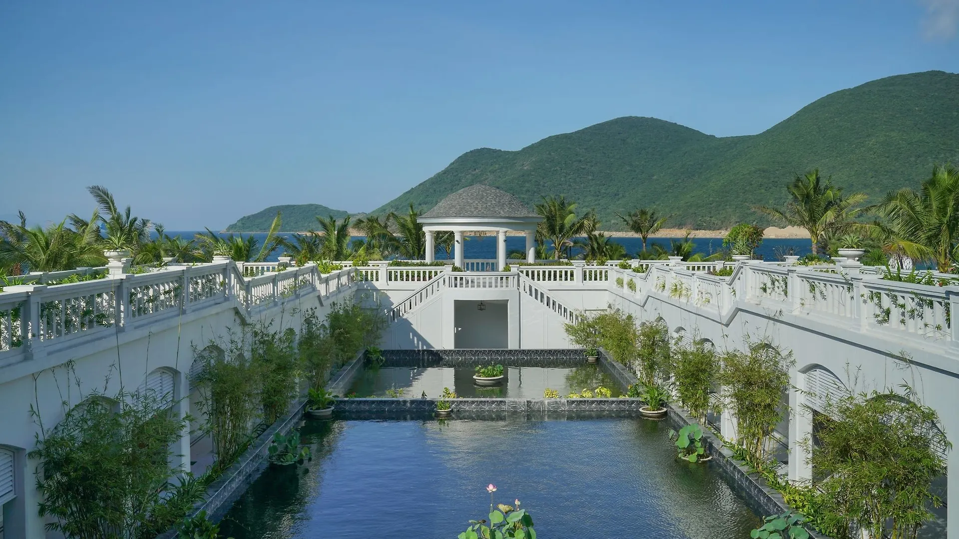 Vinpearl Discovery Rockside Nha Trang Resort